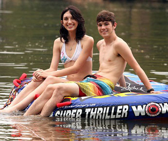 Cặp đôi yêu nhau sau khi cùng chuyển đổi giới tính