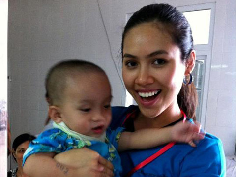 Á hậu Hoàng My và hành trình 'Cho em nụ cười'