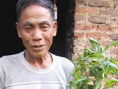 Thầy lang nức tiếng chữa sỏi thận bằng lá cây tươi