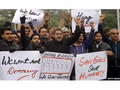 Đằng sau vụ nữ sinh bị hiếp dâm ở Ấn Độ