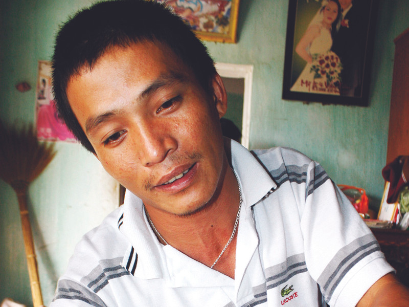 Thuốc lá phát nổ, hai người bị thương