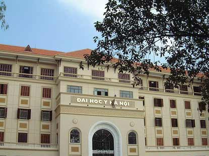 Đến trường y 'săn' bác sĩ giỏi