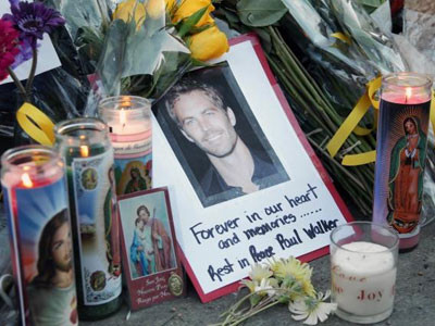 Rộ tin đồn Paul Walker và bạn tử nạn vì đua xe trái phép