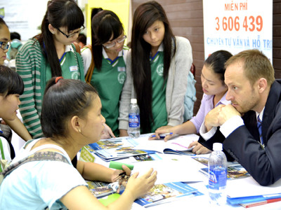 Khởi kiện... 'nhân tài'