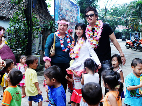 Tuấn Hưng sinh nhật cùng trẻ em dị tật