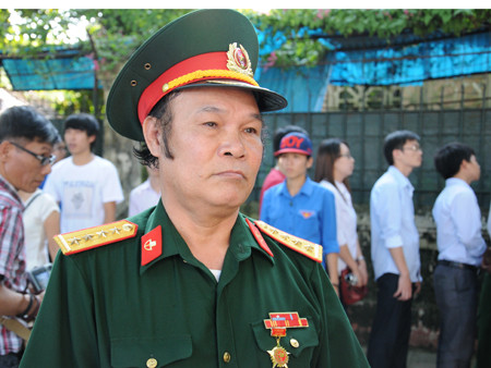 Người thương binh già nghẹn ngào viếng Tướng Giáp