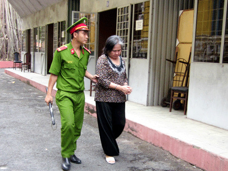 Trộm 60 lượng vàng, cụ bà lãnh bảy năm tù