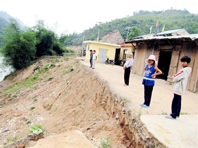 Tái định cư bên miệng vực