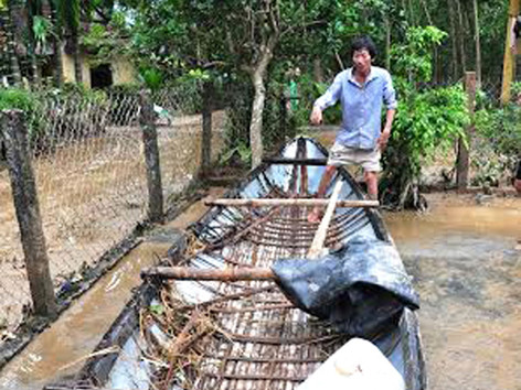 Xé lũ cứu người