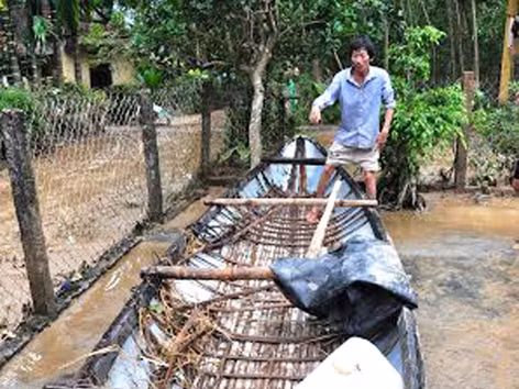 Xé lũ cứu người