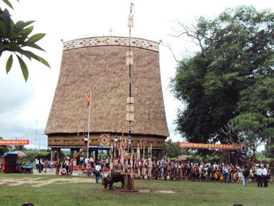 Khánh thành nhà Rông lớn nhất Tây Nguyên