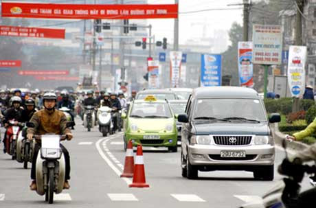 Phí bảo trì đường bộ qua xăng dầu: Không khéo là phạm luật!