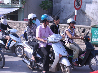 'Ngực lép' lại không được lái xe?