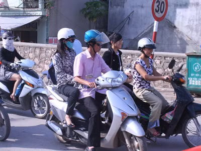 'Ngực lép' lại không được lái xe?