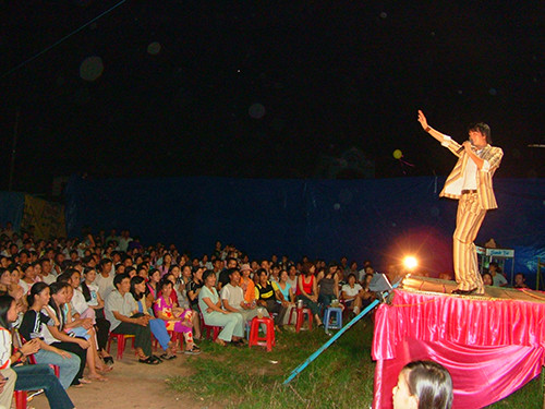 Khi nghiệp cầm ca biến nghệ sĩ thành con nợ