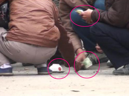 Ngang nhiên xóc đĩa giữa hè