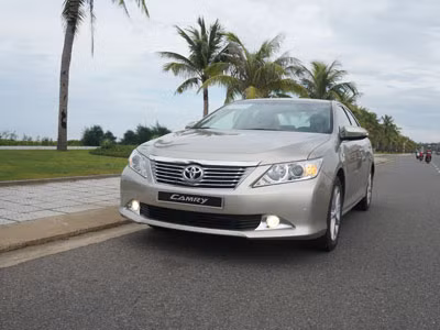 Vì sao Toyota Camry 2012 dẫn đầu phân khúc
