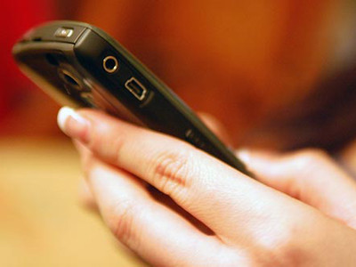 Đình chỉ thí sinh nhắn tin đề thi ra ngoài