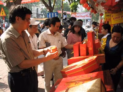 Bánh trung thu dỏm chuẩn bị hoành hành