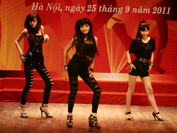 Nữ dancer “đốt cháy” Vũ điệu trẻ