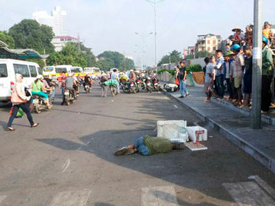 Bị sếp công an đâm chết vì ngồi lòng đường nghe điện thoại