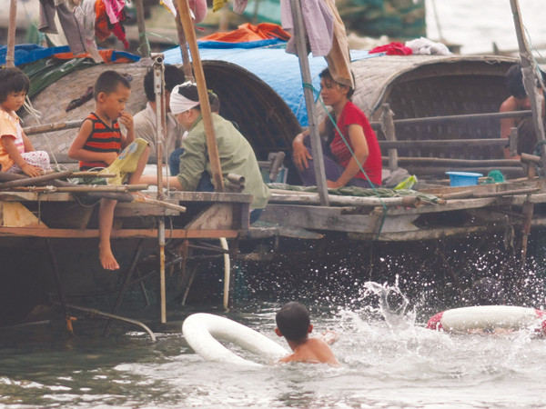 Hai tháng, 200 trẻ chết đuối: Dạy bơi trên giấy