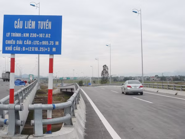 Ô tô sẽ được soát vé ở các nút giao lên xuống. Ảnh: Trọng Đảng
