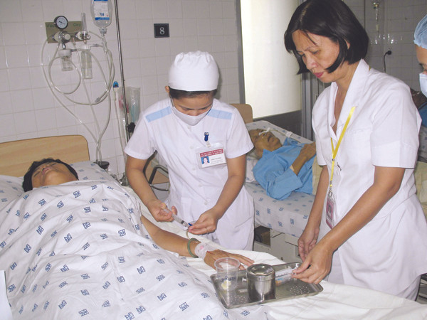 Lạm dụng thuốc, nhiều loại dịch vụ y tế tăng giá khiến quỹ BHYT rơi vào bội chi Ảnh: L.N