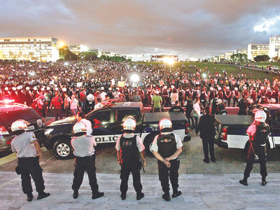 Biểu tình Brazil, chuyển World Cup sang Mỹ?
