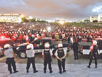 Biểu tình Brazil, chuyển World Cup sang Mỹ?