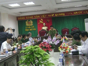 Quang cảnh buổi họp báo về vụ án. (Nguồn: Người Lao Động)