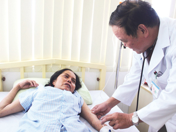 Nữ sinh hóa bà lão ở Hội An khó trẻ lại