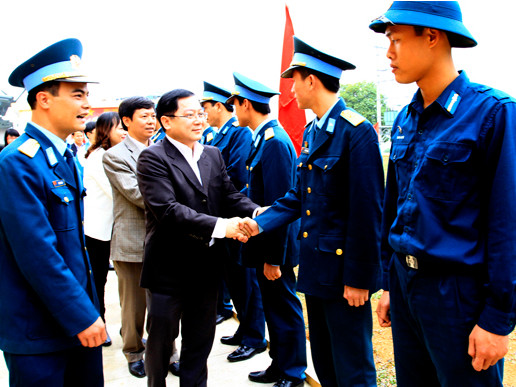 Tết sớm với bộ đội canh trời