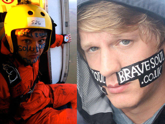 Sinh viên ‘bán mặt quảng cáo’ để trả nợ