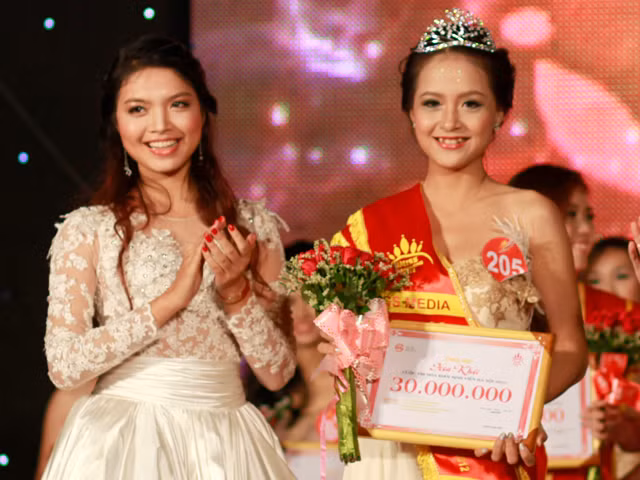 Nữ sinh ĐH Văn hoá trở thành Hoa khôi ImissThăng Long