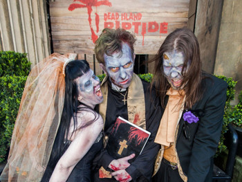 Cô dâu, chú rể làm thây ma trong đám cưới