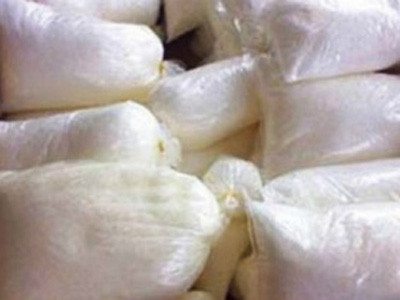 Dừa tẩy trắng bằng chất rửa nhà vệ sinh bày bán ở chợ