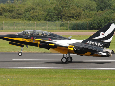 Philippines vung tiền trang bị vũ khí cho tiêm kích FA-50