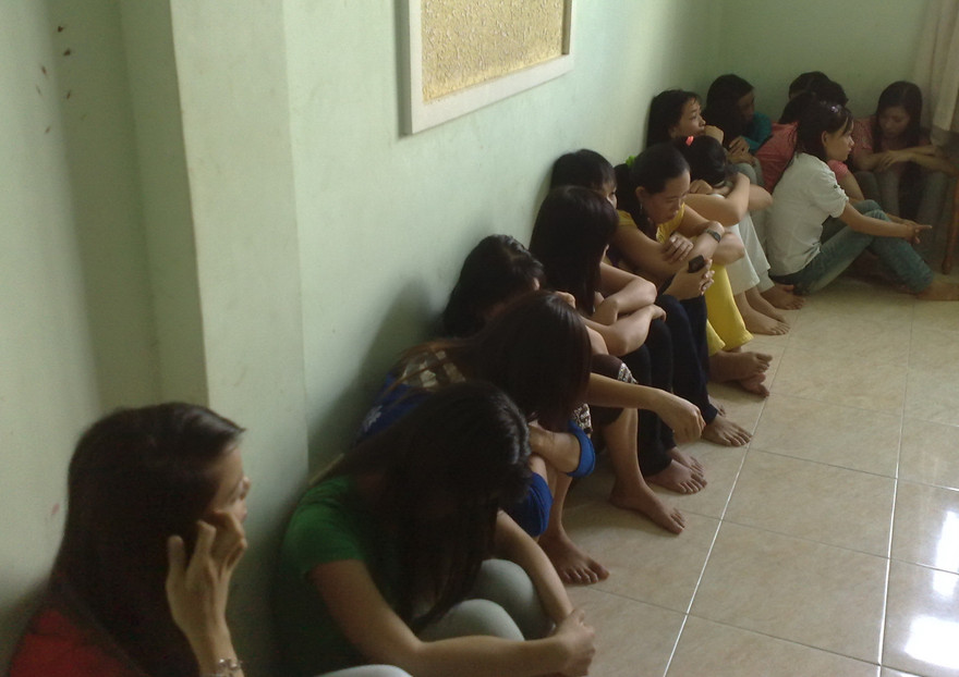 17 cô gái xếp hàng cho 3 đàn ông Hàn tuyển vợ