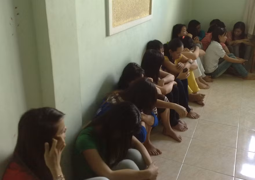 17 cô gái xếp hàng cho 3 đàn ông Hàn tuyển vợ
