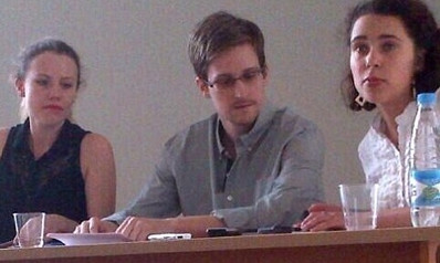 Snowden được phép rời sân bay Nga