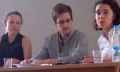 Snowden được phép rời sân bay Nga