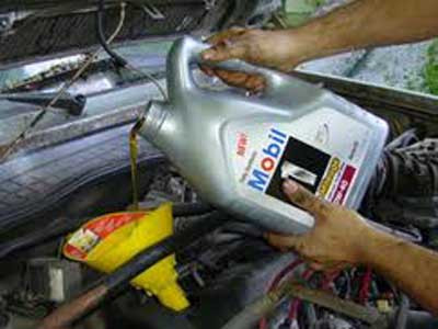 Khi nào cần thay nhớt động cơ ôtô