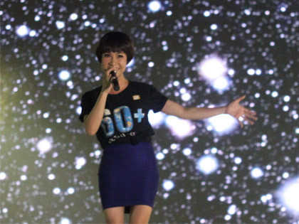 Sao Việt cùng ngàn bạn trẻ 3 miền đón Giờ Trái đất