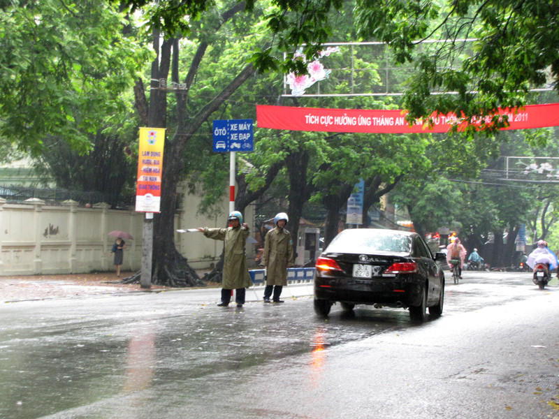 Vi phạm giao thông vẫn tràn lan