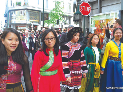 Tết Tây Tết Ta sa đà chuyện quà!