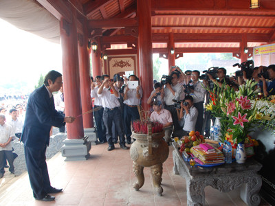 Tản mạn một thời Hồ Đức Việt