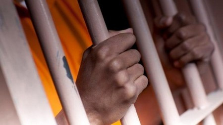 Xin đi tù để tránh cãi nhau với vợ