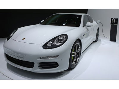 Việt Nam sắp có xe hybrid cắm điện chính hãng