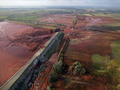 Đập vỡ được chụp từ máy bay